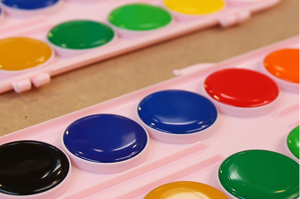 Produzione degli acquerelli Toy Color in forma liquida